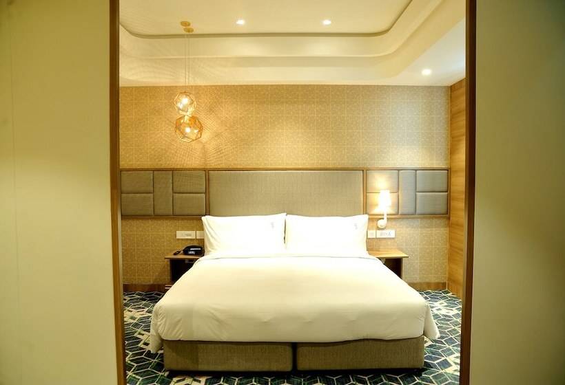 带阳台套房, Holiday Inn Gurugram Sector 90, An Ihg