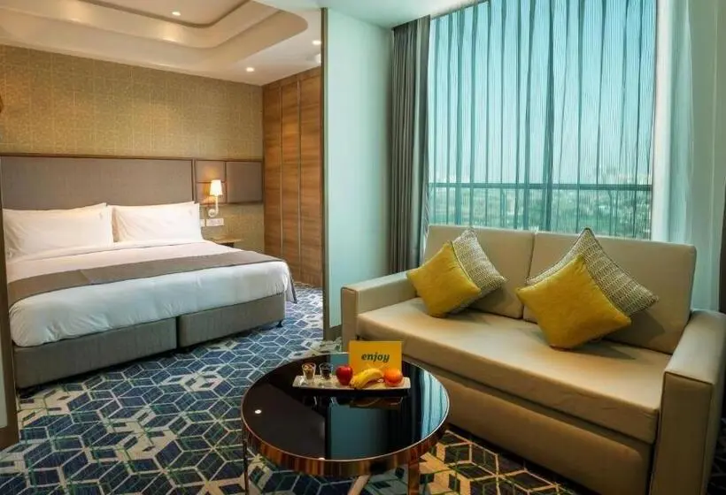 バルコニー付スイート, Holiday Inn Gurugram Sector 90, An Ihg