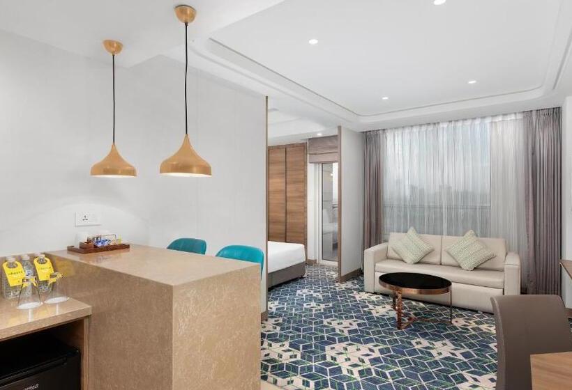 سوئیت با بالکن, Holiday Inn Gurugram Sector 90, An Ihg