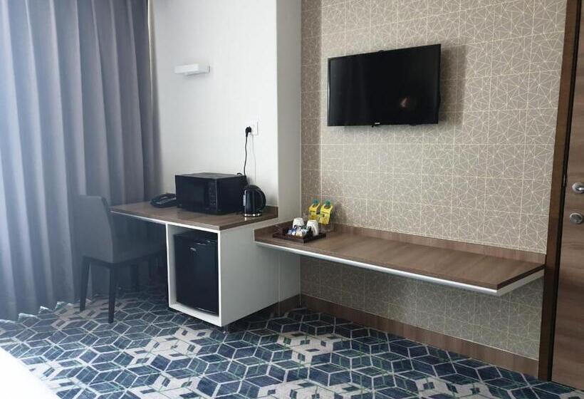 اتاق استاندارد با تخت بزرگ برای معلولان, Holiday Inn Gurugram Sector 90, An Ihg