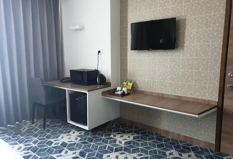 身障者適用キングサイズベッドルーム, Holiday Inn Gurugram Sector 90, An Ihg