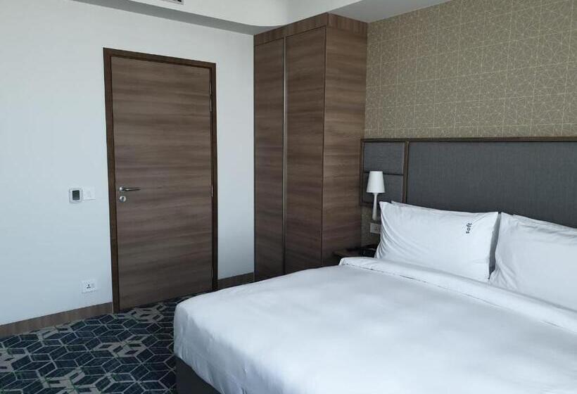 اتاق استاندارد با تخت بزرگ برای معلولان, Holiday Inn Gurugram Sector 90, An Ihg