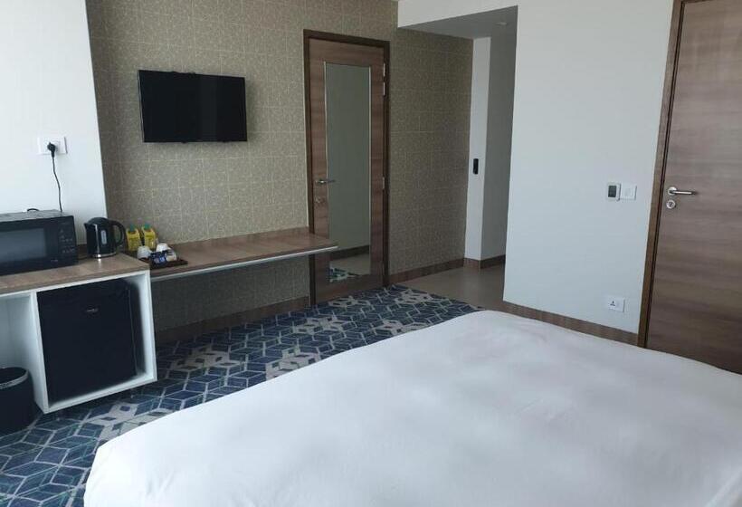适合残疾人士使用的带超级大床的标准间, Holiday Inn Gurugram Sector 90, An Ihg