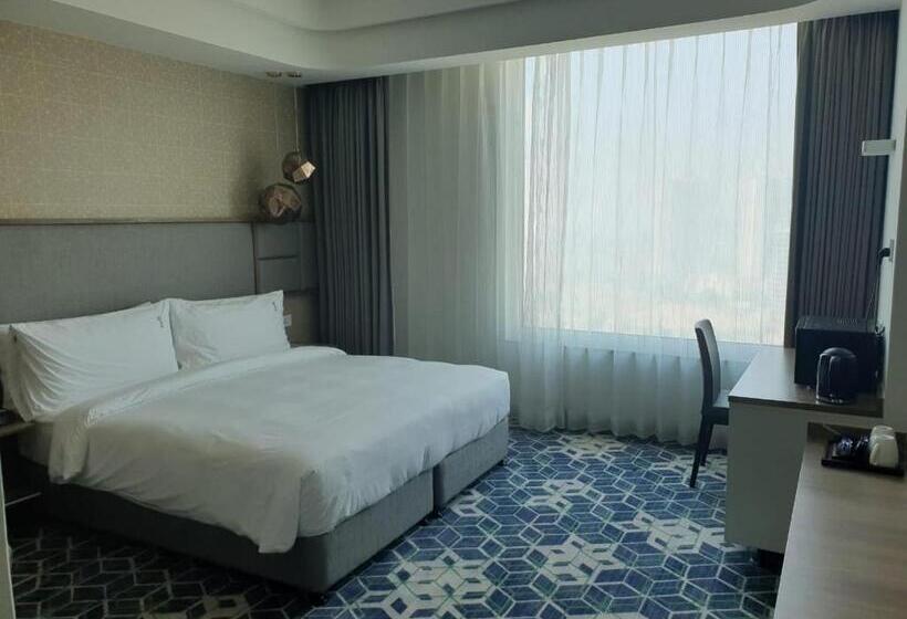 اتاق استاندارد با تخت بزرگ برای معلولان, Holiday Inn Gurugram Sector 90, An Ihg