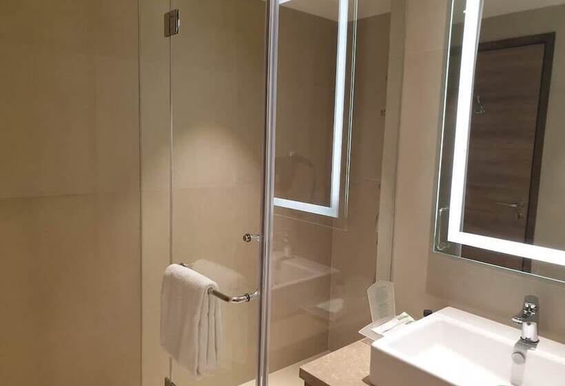 带阳台套房, Holiday Inn Gurugram Sector 90, An Ihg