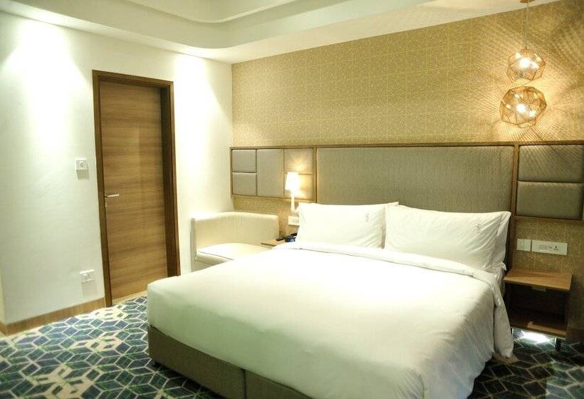 带城市景观及双人床的标准房间, Holiday Inn Gurugram Sector 90, An Ihg