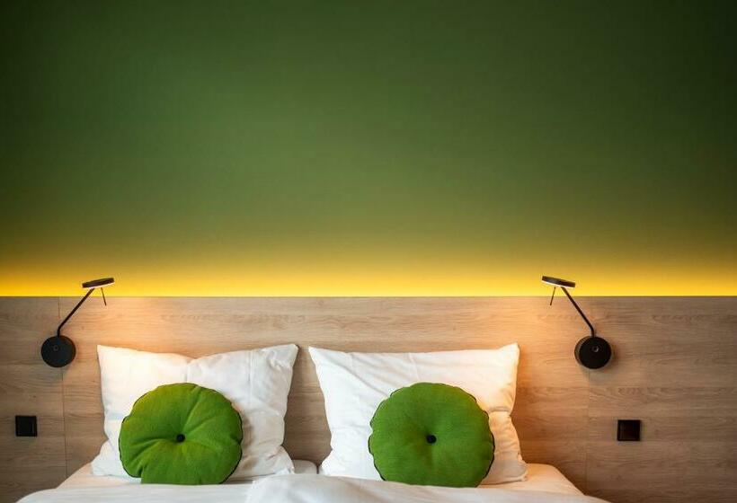 חדר דלוקס, Theclouth