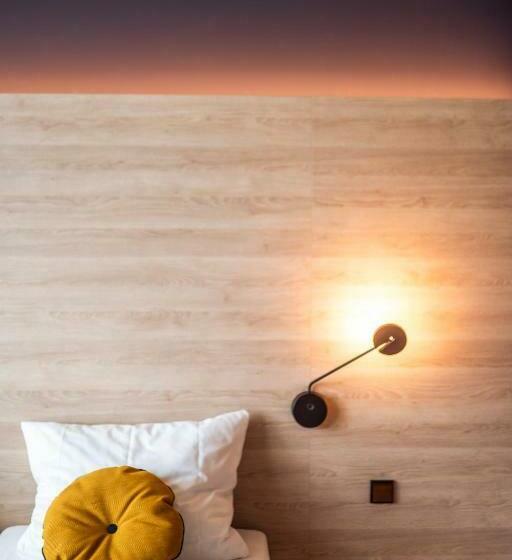 חדר סטנדרט, Theclouth