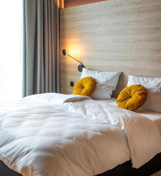 חדר סטנדרט, Theclouth