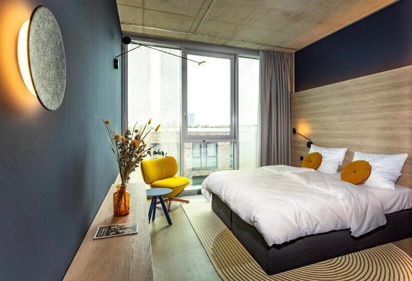 חדר סטנדרט, Theclouth