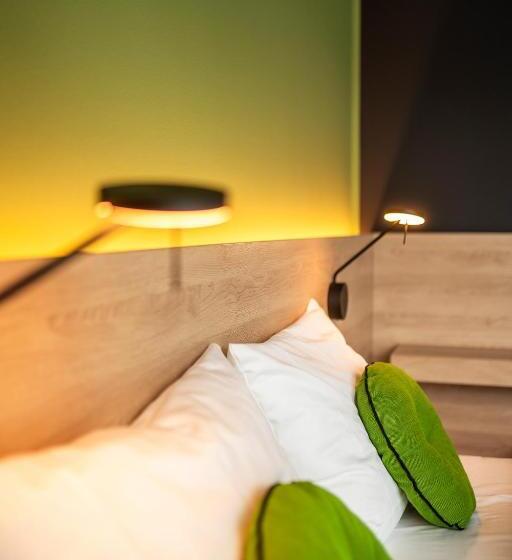 חדר סופריור, Theclouth