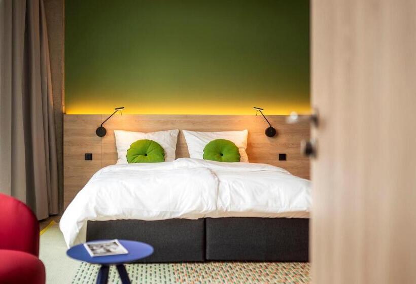 חדר דלוקס, Theclouth