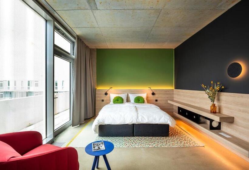 חדר דלוקס, Theclouth