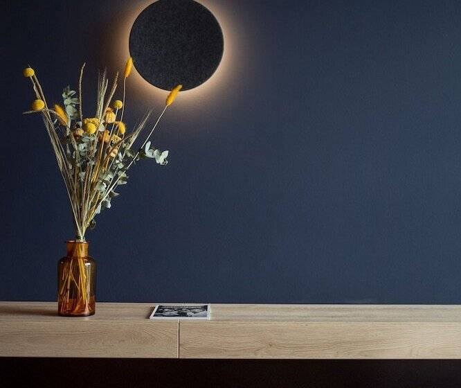 חדר סטנדרט, Theclouth