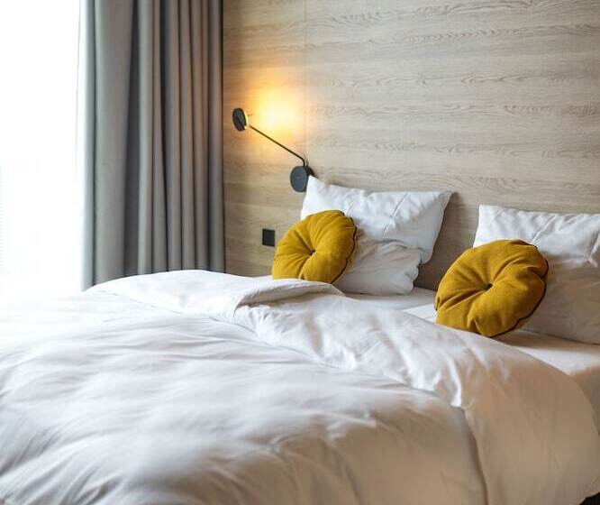 חדר סטנדרט, Theclouth