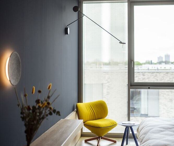 חדר סטנדרט, Theclouth