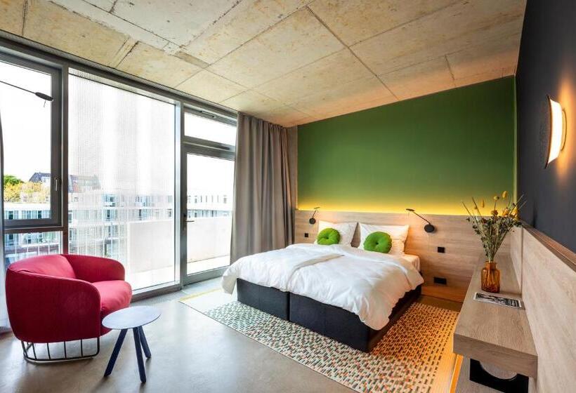 חדר סופריור, Theclouth