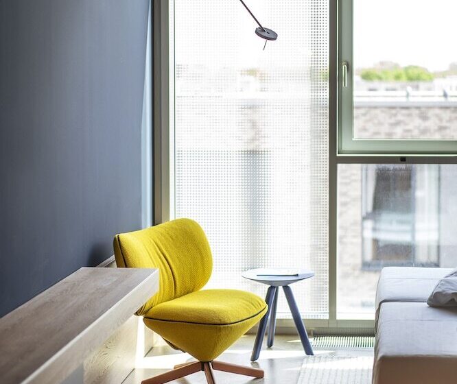 חדר סטנדרט, Theclouth