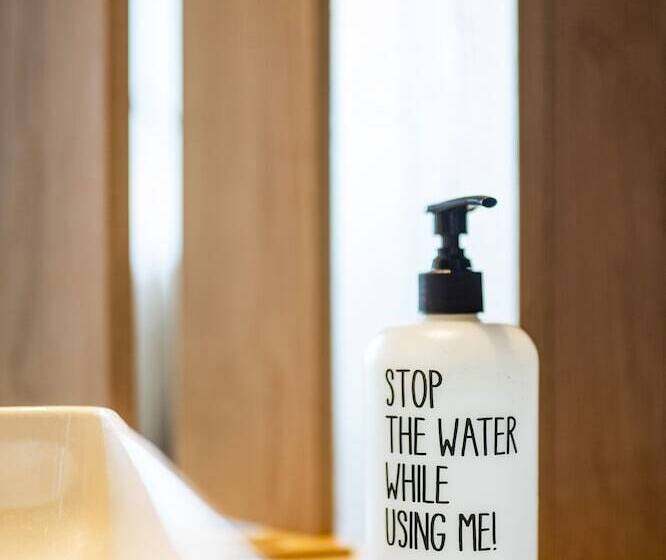 חדר סטנדרט, Theclouth