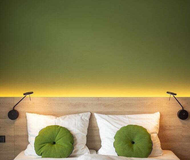 חדר סופריור, Theclouth