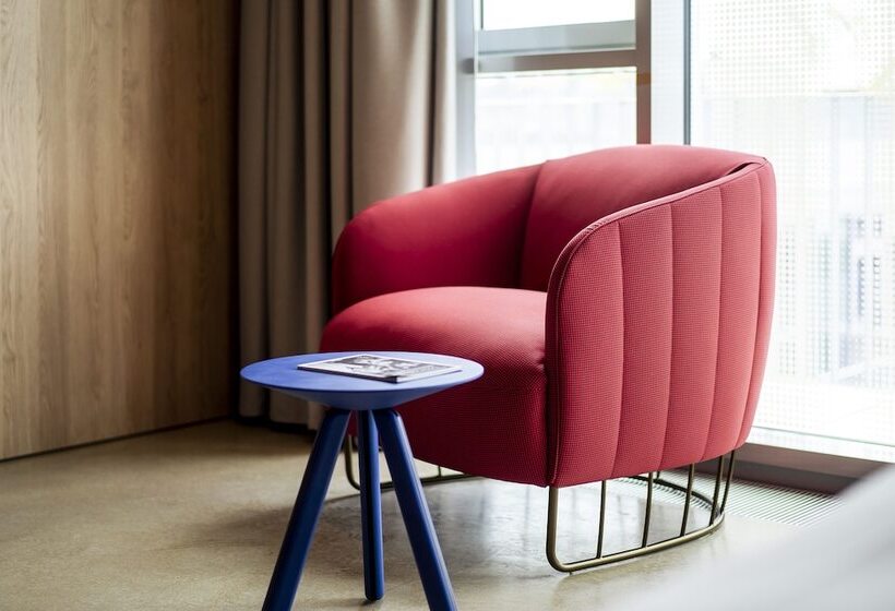 חדר סופריור, Theclouth