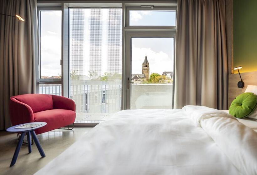 חדר דלוקס, Theclouth