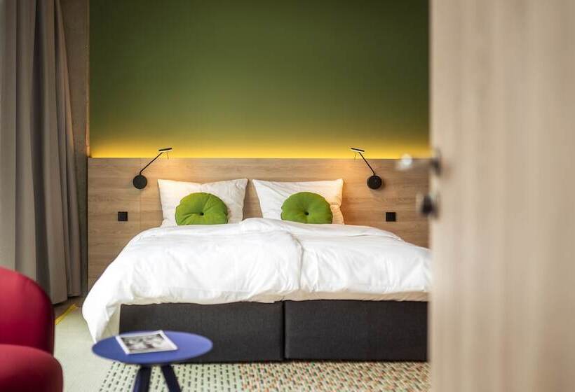 חדר דלוקס, Theclouth