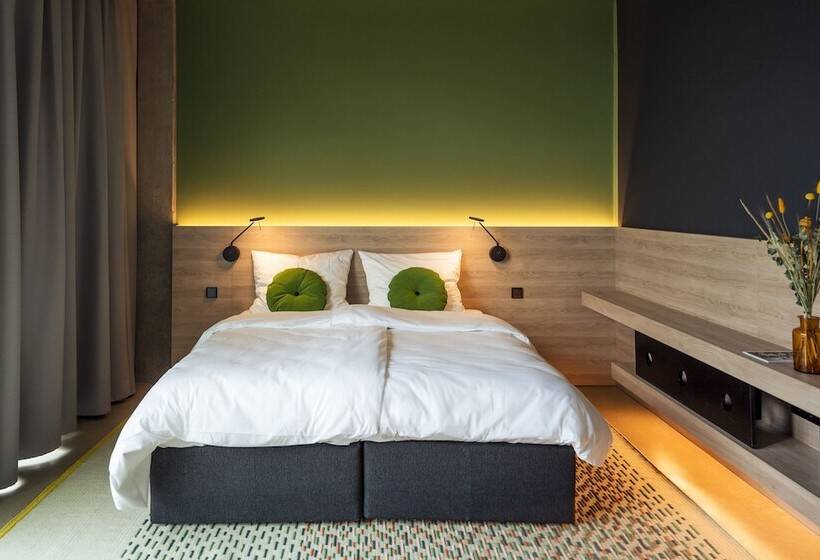 חדר דלוקס, Theclouth