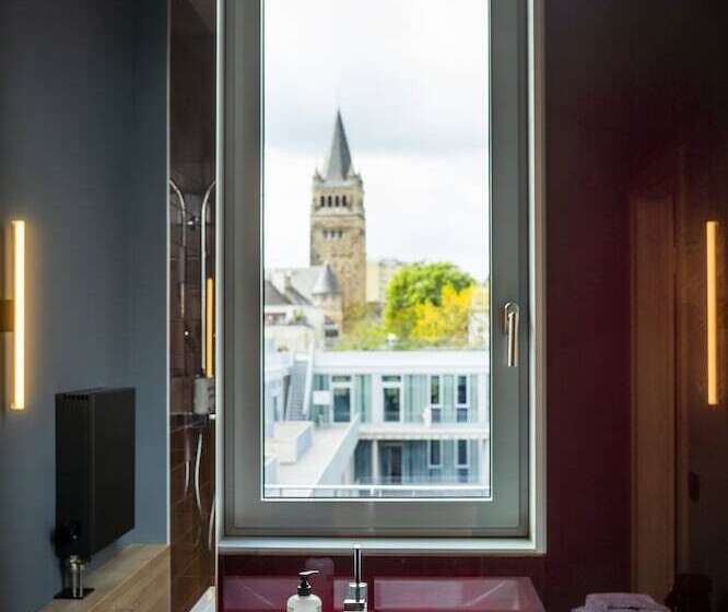 חדר דלוקס, Theclouth