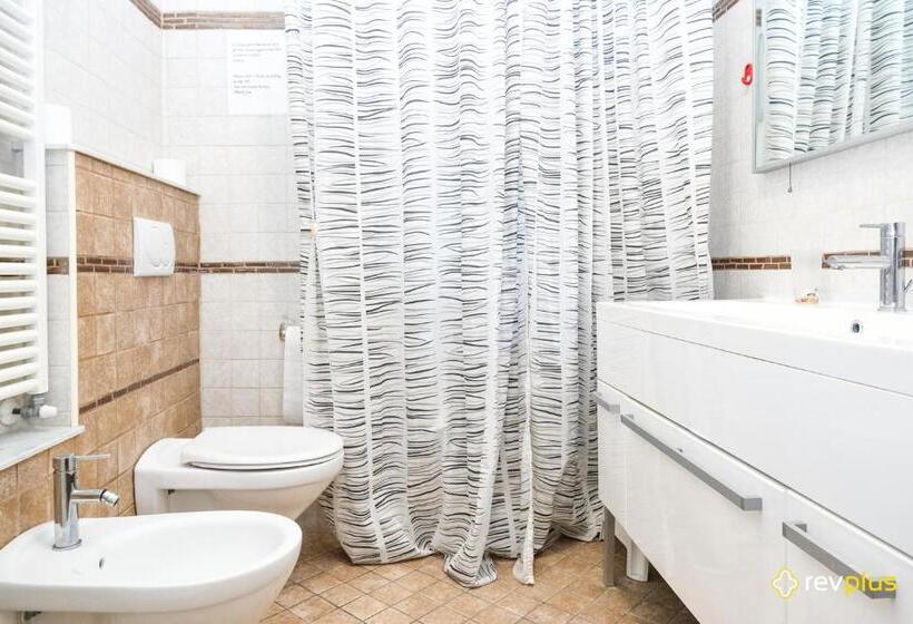 اتاق استاندارد با سرویس بهداشتی مشترک, Lia Rooms 3