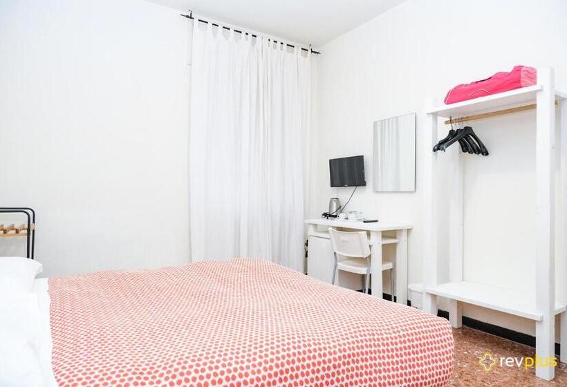 اتاق استاندارد با سرویس بهداشتی مشترک, Lia Rooms 3