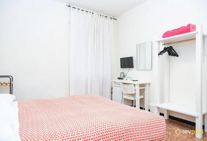 اتاق استاندارد با سرویس بهداشتی مشترک, Lia Rooms 3