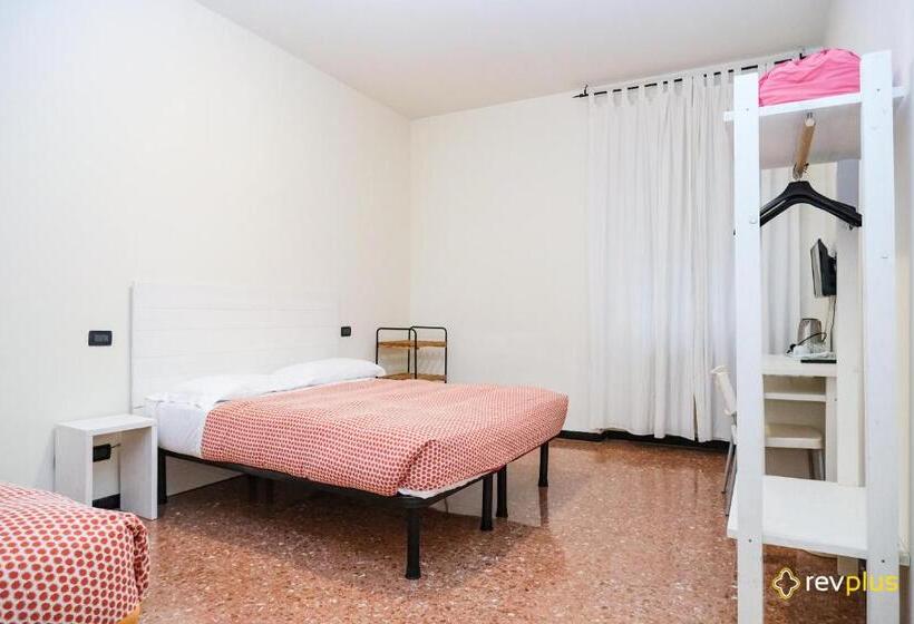 اتاق استاندارد با سرویس بهداشتی مشترک, Lia Rooms 3