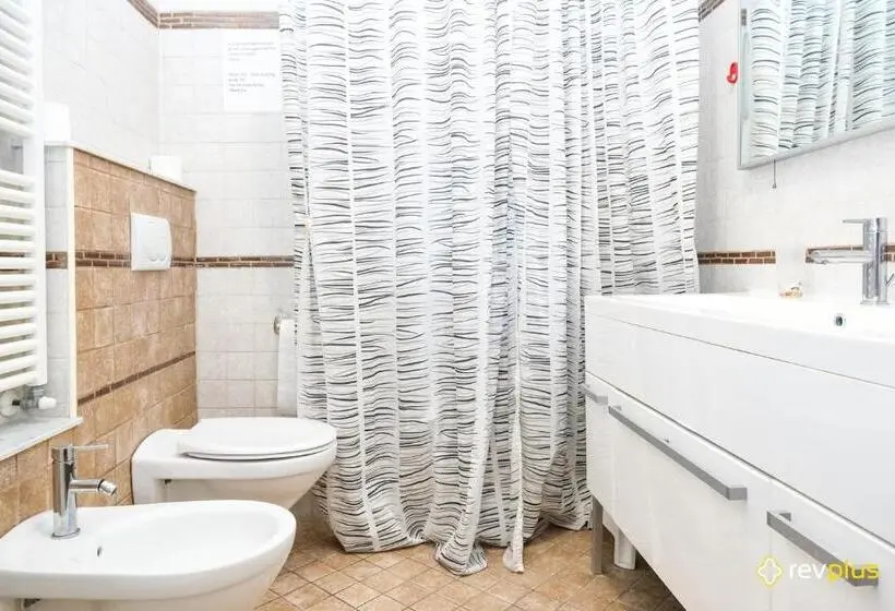 اتاق استاندارد سه تخته با سرویس بهداشتی مشترک, Lia Rooms 3