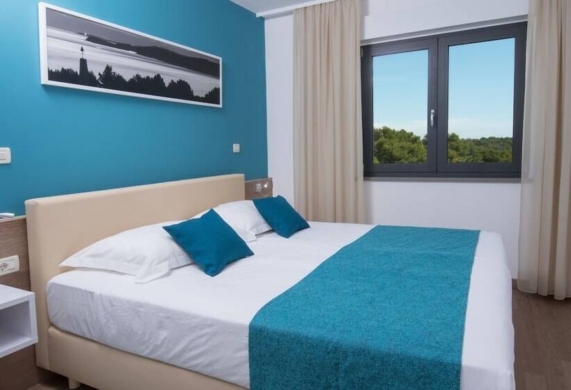 شقة سوبيريور غرفة نوم واحدة مطلّة علي البحر, Aparthotel Punta Blu   Pool & Spa