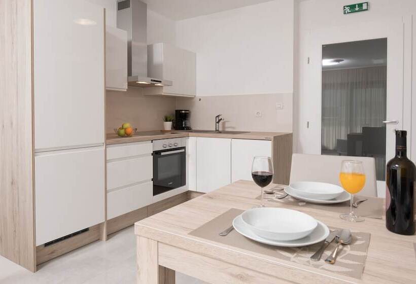 شقة كومفورت غرفتين نوم, Aparthotel Punta Blu   Pool & Spa