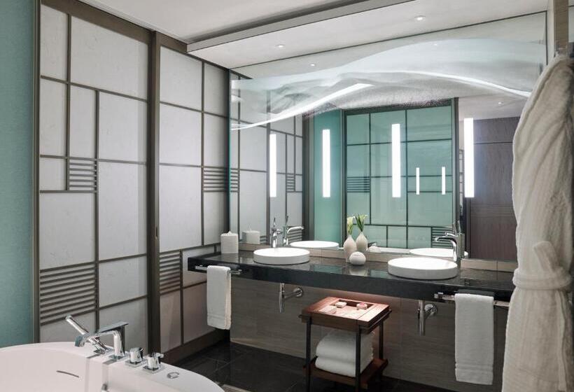 Номер Superior Кровать Кинг, Four Seasons Hotel Tokyo At Otemachi