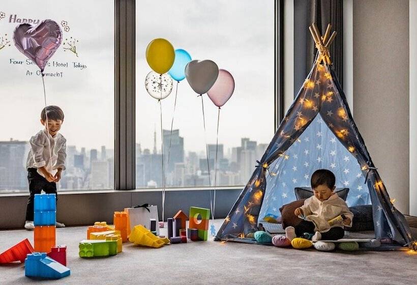 Люкс Вид на Сад, Four Seasons Hotel Tokyo At Otemachi