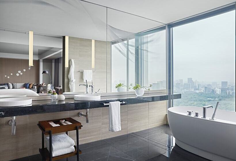 Люкс Вид на Сад, Four Seasons Hotel Tokyo At Otemachi