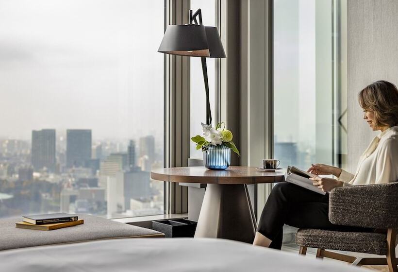 Номер Deluxe Вид на Сад, Four Seasons Hotel Tokyo At Otemachi
