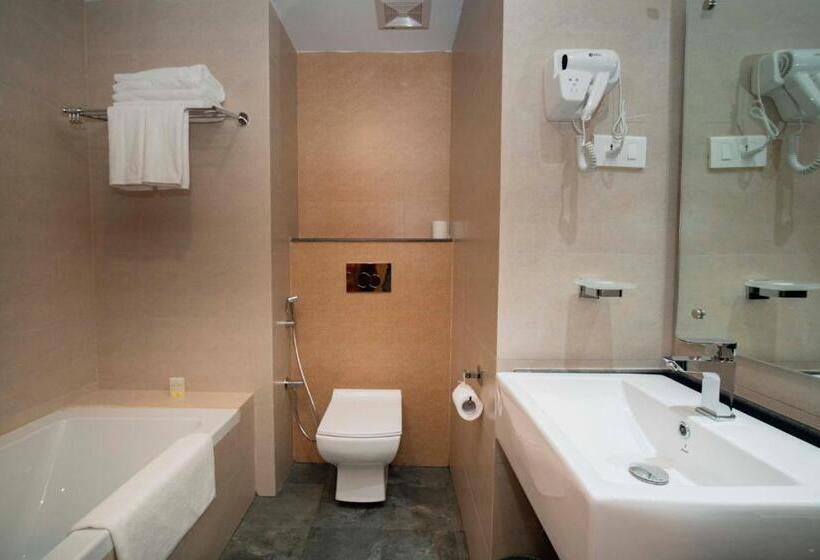 Superior room with lake view, Bar Peepal Resort