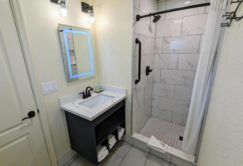 جناح, Clarion  Collection Wilkie S Inn Pacific Grove  Monterey