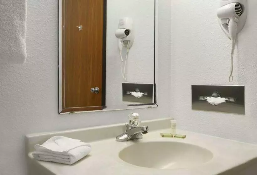 Standard-huone King-vuode, Super 8 By Wyndham Park City/north Wichita Area