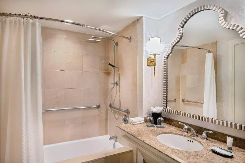 اتاق استاندارد با تخت بزرگ, The Westin Riverwalk, San Antonio