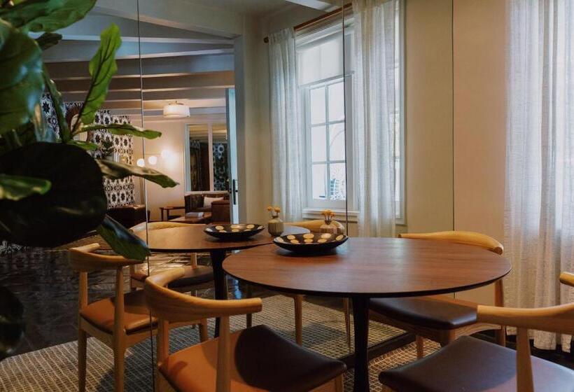 带按摩浴盆的套房, Villa Royale