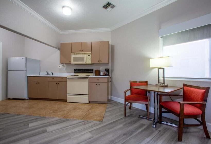 带大床的套房, Wildflower Inn At Bell Rock