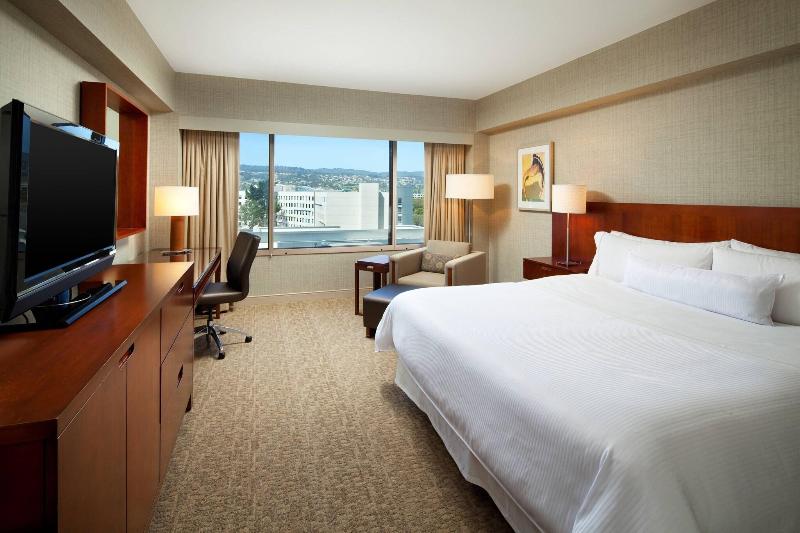 带大床的小型套房, The Westin San Francisco Airport