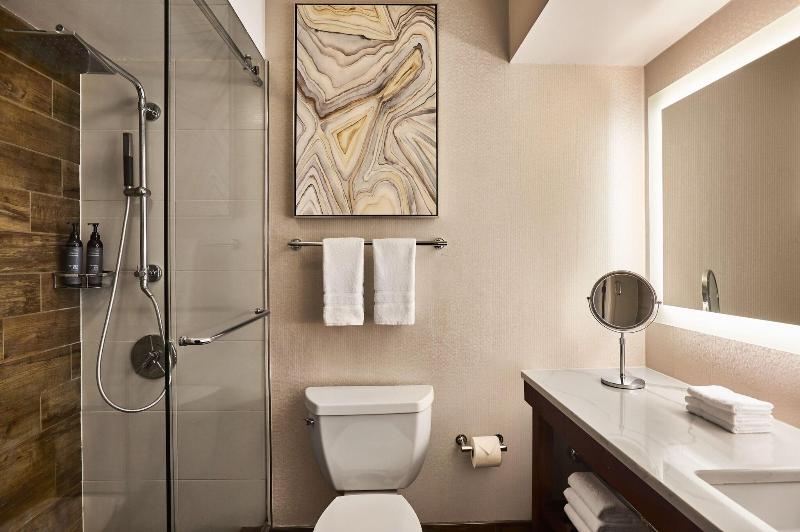 带大床的小型套房, The Westin San Francisco Airport