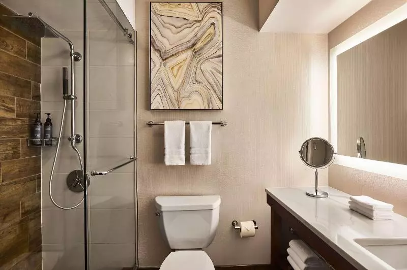 سوئیت جونیور با تخت بزرگ, The Westin San Francisco Airport