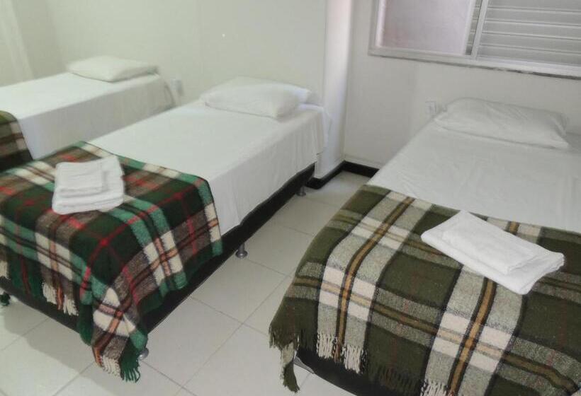 Номер Стандарт Трехместный, Economy 888   By Up Hotel   Próximo A Praça Da Estação E Rodoviária